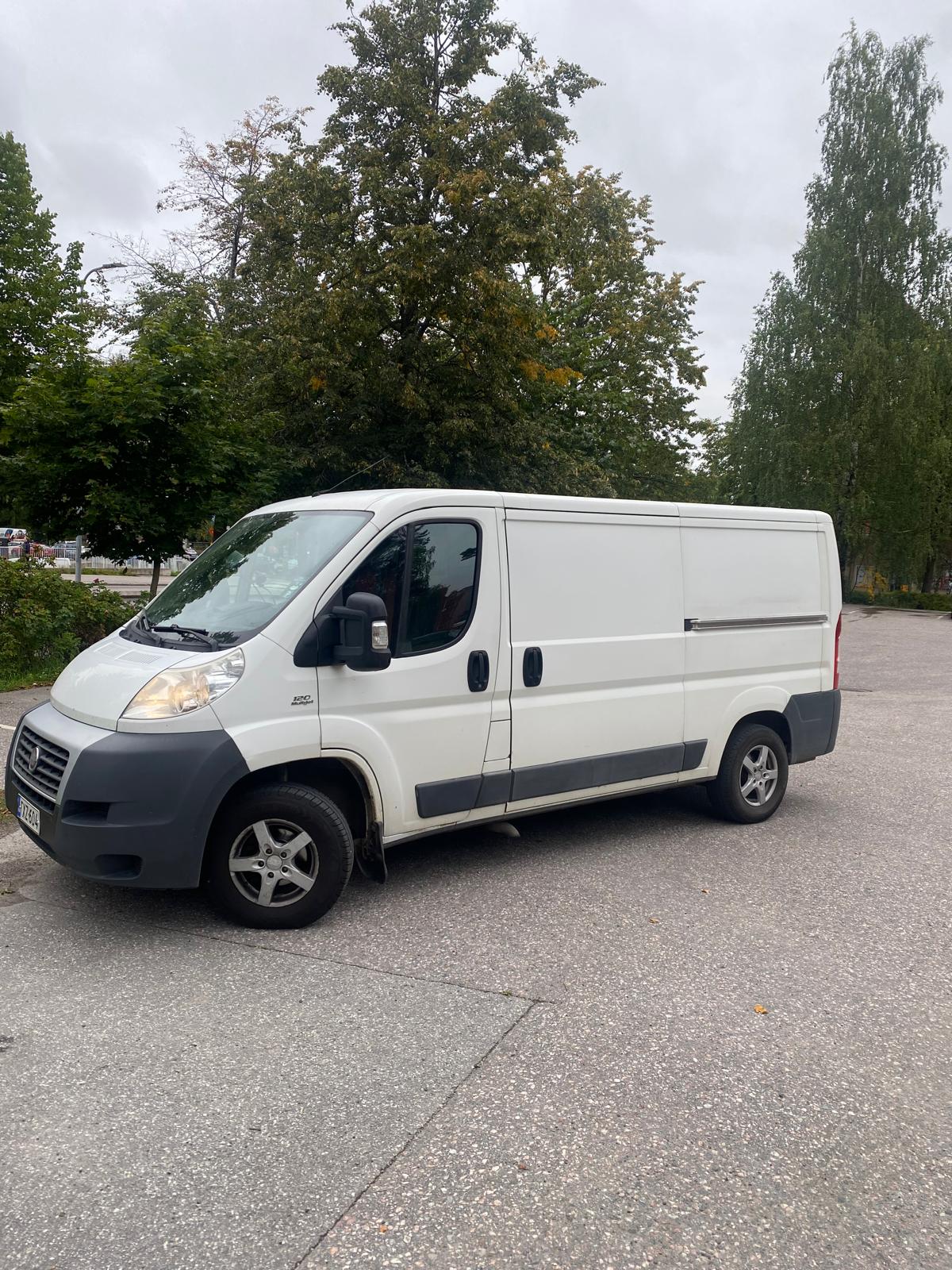 Fiat Ducato pakettiauto kuljetuspalveluun
